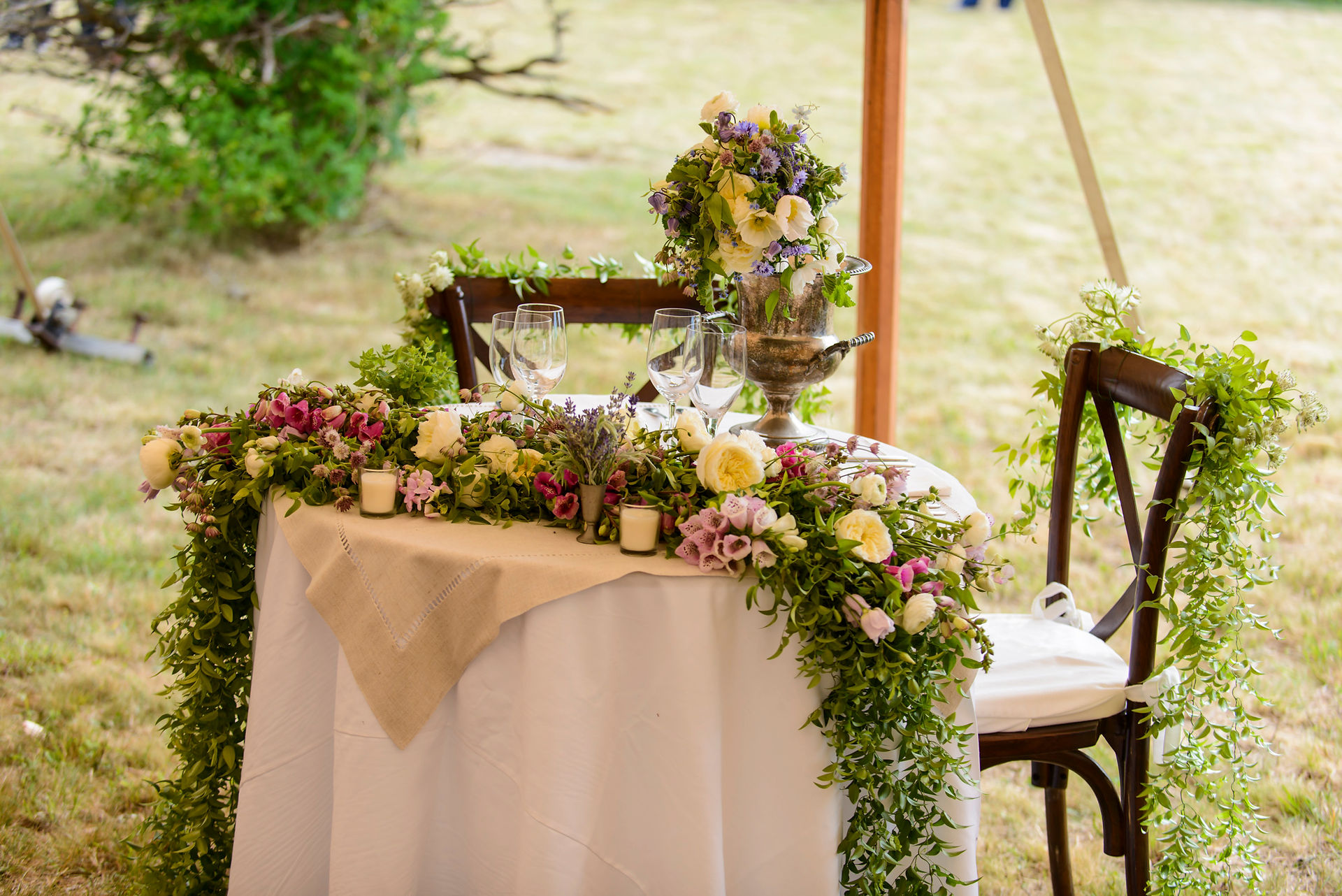 The bride and grooms table at a wedding in Chilmark photo by David Welch Photography