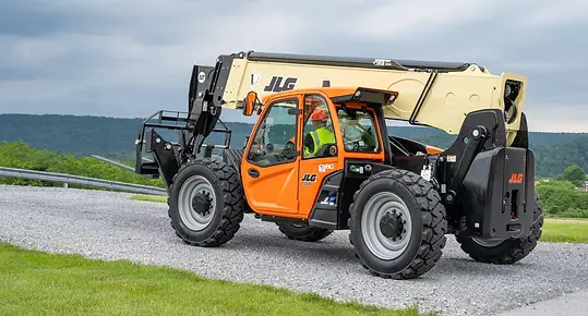 jlg-1255-telehandler-0525-rjp9069-p1-clearsky-comp.webp