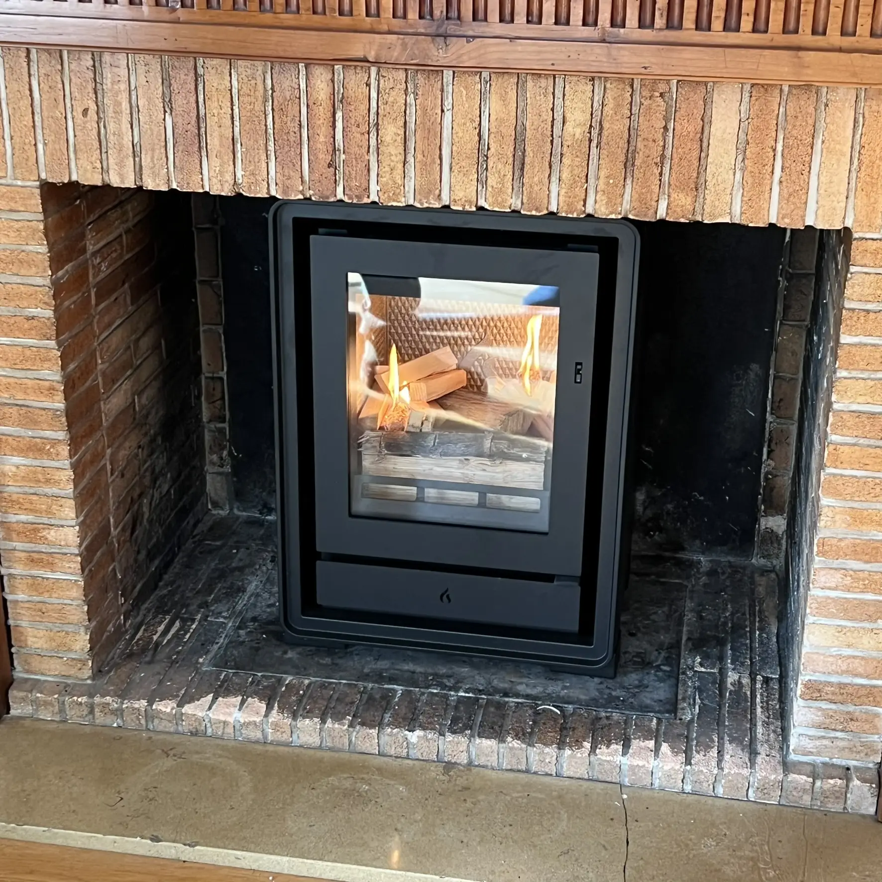 mise en service d'un riva 2 40 freestanding de stovax, poele a bois posé par flam'attitude