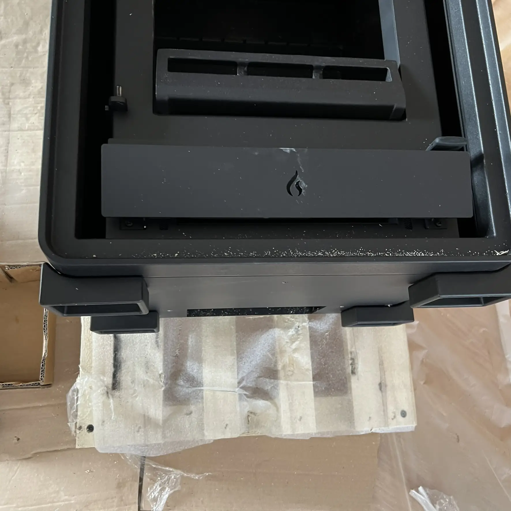 pied d'un riva 2 40 freestanding de stovax, poele a bois posé par flam'attitude