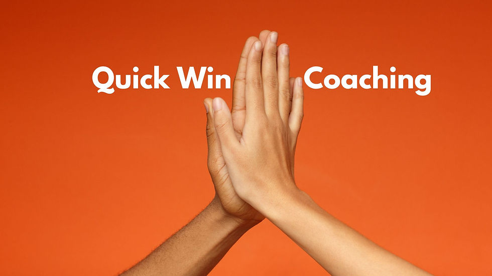 Zwei Hände im high-five! mit dem Text: Quick-Win-Coaching