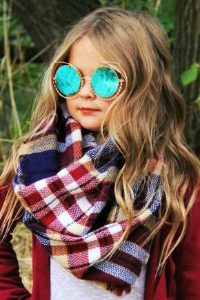 sunnies_on_hal_upclose_290x