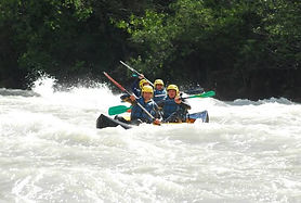 Vivez une aventure en duo avec le hot-dog sur la Durance (05). Naviguez ensemble dans un canoë gonflable, renforcez votre esprit d’équipe et partagez une expérience ludique et sportive au cœur des Hautes-Alpes.