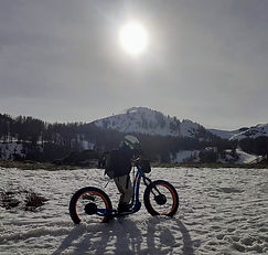 Idéal pour une sortie d'entreprise, un teambuildings ou un séminaire sportif. Partagez un moment d'équipe en e-trott à Serre-Ponçon (05).