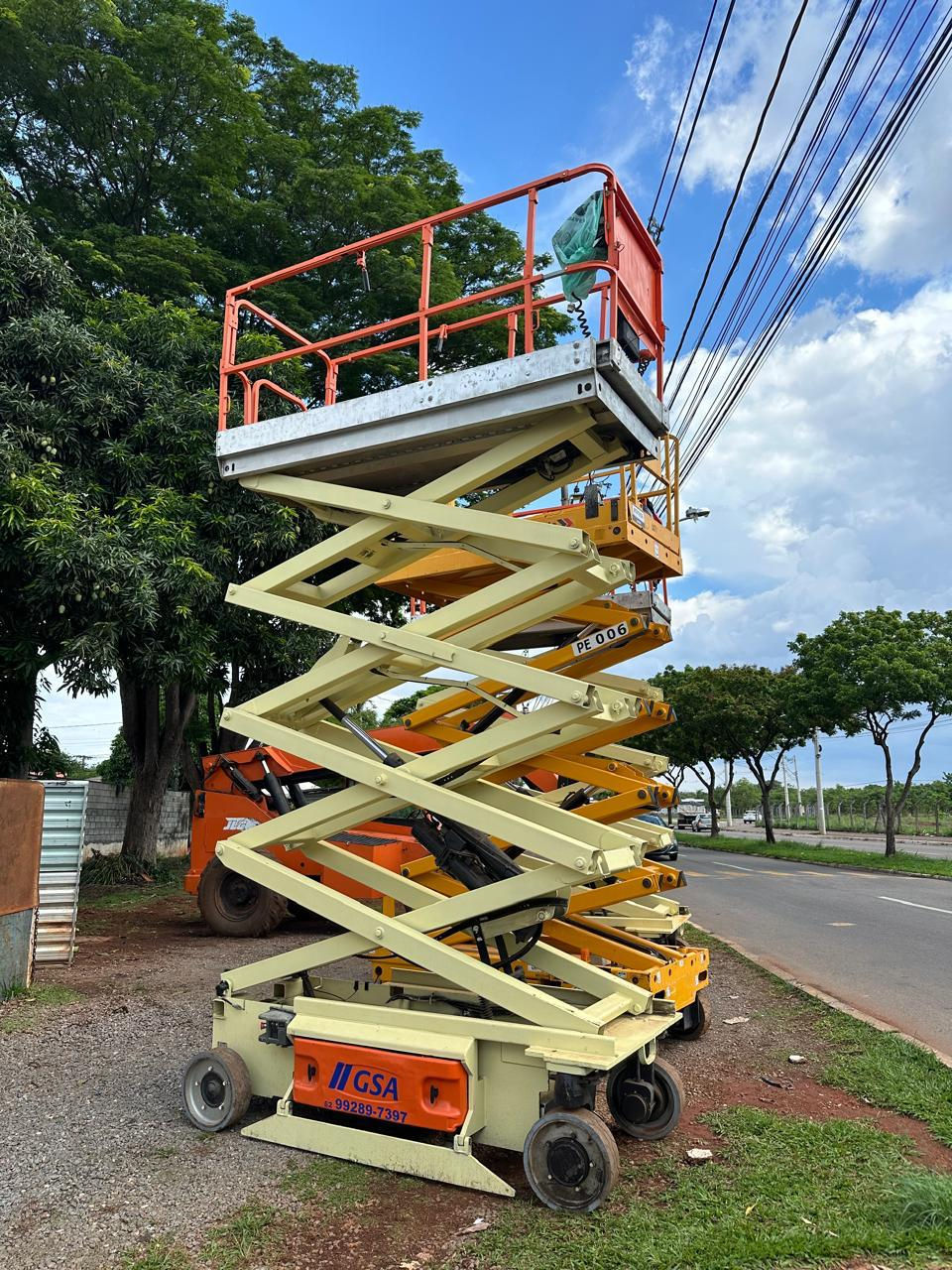 Aluguel de Plataformas Elevatórias (Tamanho 10 m , 12m , 16m)