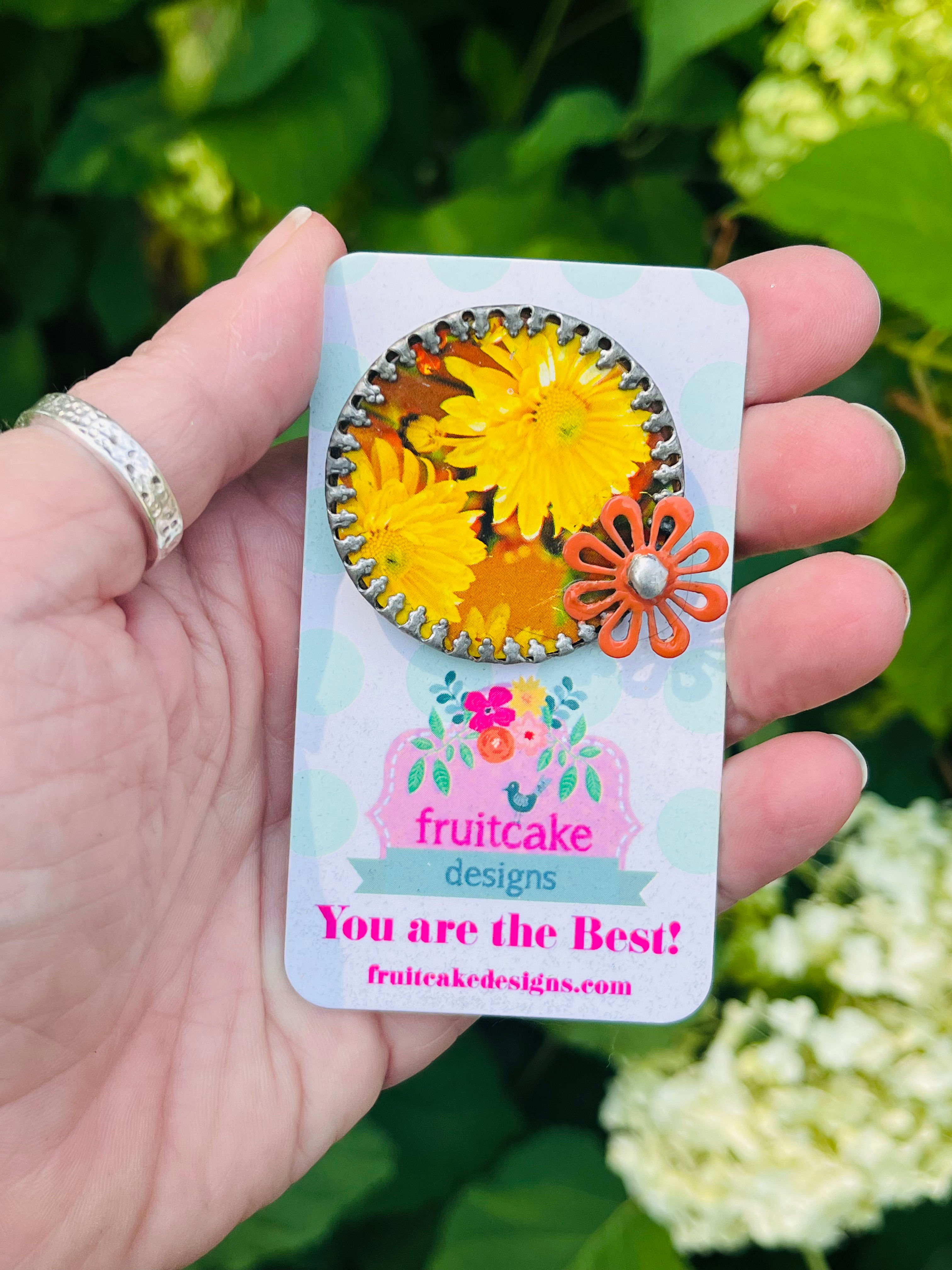 Vintage Tin Pin - Flowers Yellow