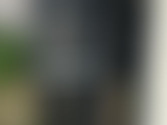 Pose d'une porte blindée anthracite avec barre anti-panique par un serrurier professionnel – serrure-yes.com