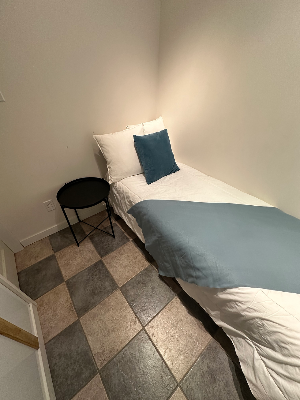 R#4 - Bedroom with Shared Bathroom