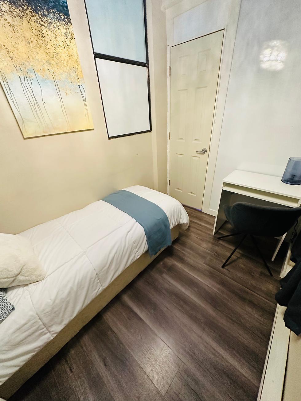 R#5 - Bedroom with Shared Bathroom