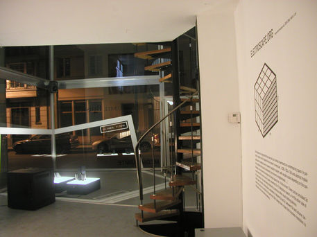 view of the exhibition Electroscapre4 by Fabric |Ch at Mediaruimte, Brussels in 2006
