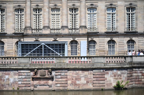 Installation view of yes, no :perhaps, a public art installation by LAb[au] at Terrasse des Rohans, Strasbourg, France.