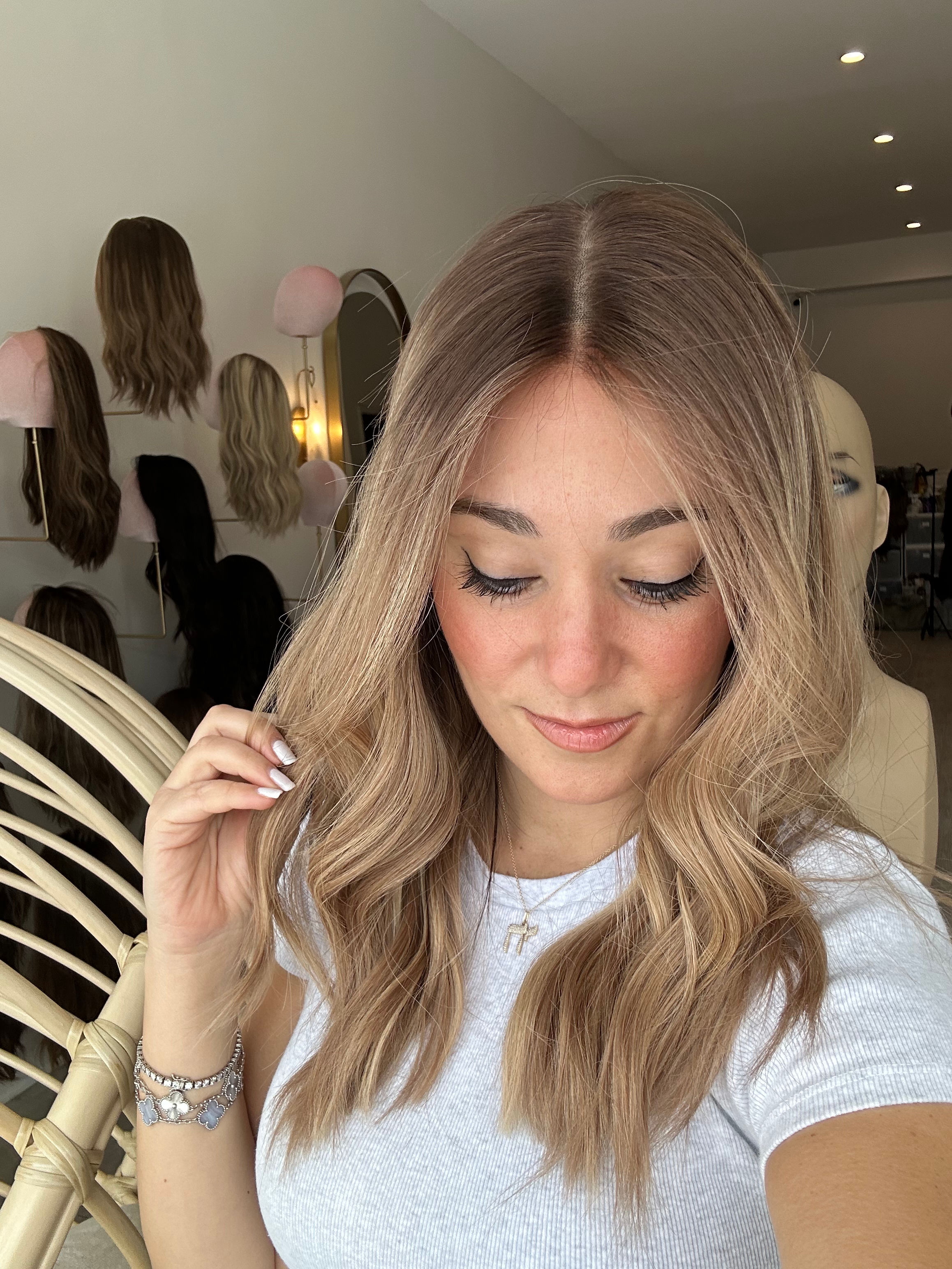 LT6986: LACE TOP WIG - 20" XS BEIGY DARK BLONDE WITH ROOT ADDED