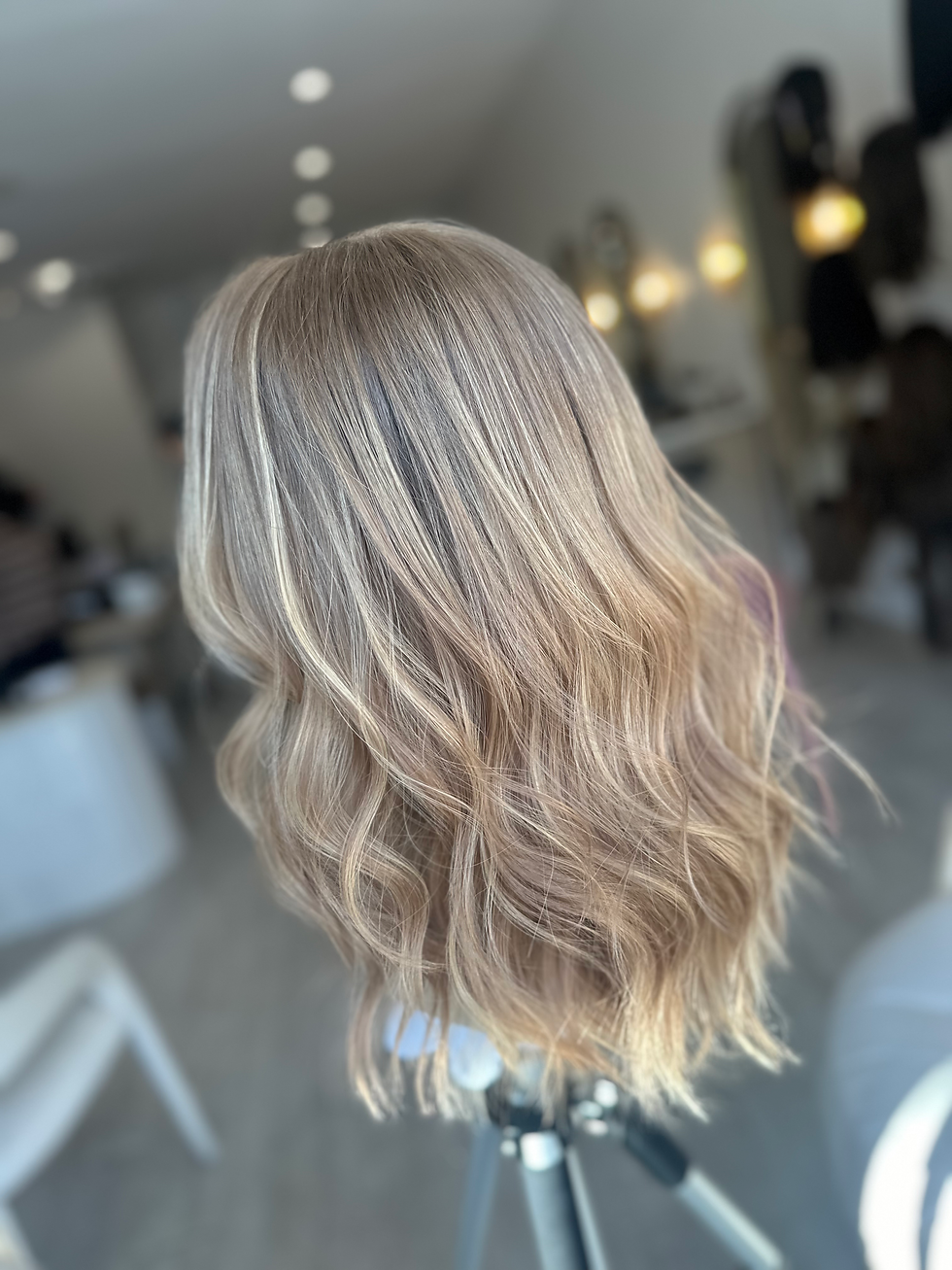 Thumbnail: LACE TOP WIG - BEIGY DAKREST BLONDE X SUBTLE BALAYAGE 18"/20"