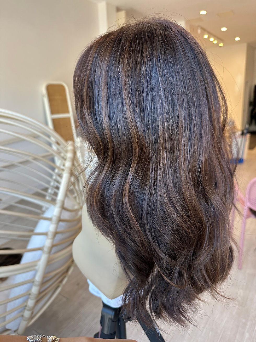 Thumbnail: LT7017: LACE WIG - XS -19" NATURAL DARK BROWN X SUBTLE CHOCOLATE X BANGS