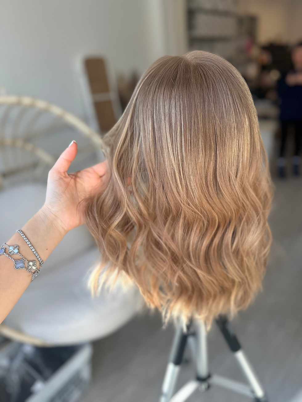 Thumbnail: LACE TOP WIG - BEIGY DAKREST BLONDE X SUBTLE BALAYAGE 18"/20"