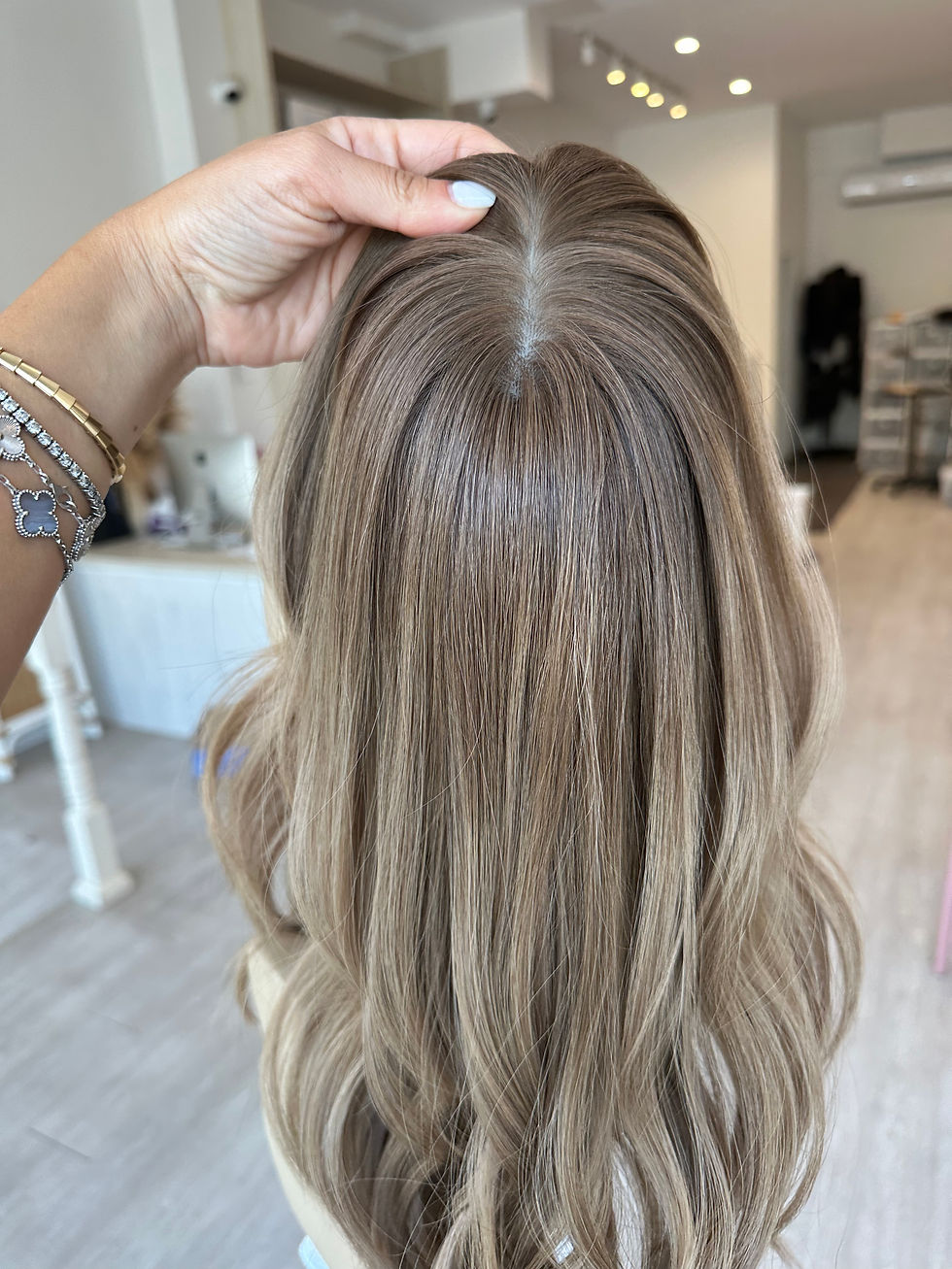 Thumbnail: TP28567: HONEY LIGHT BROWN BEIGY BALAYAGE 8X8 16-17" PRECUT BANGS
