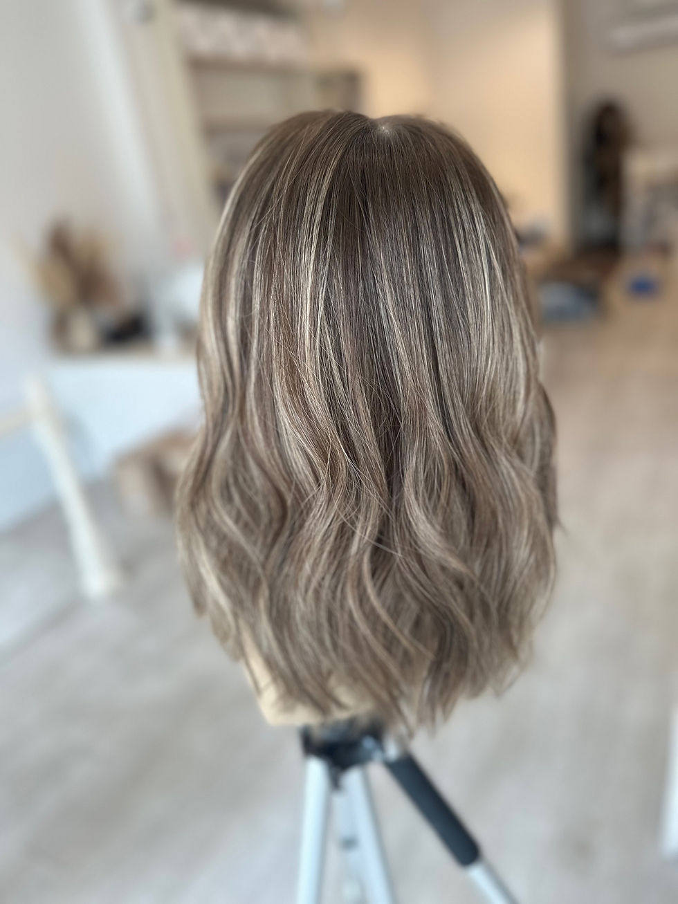 Thumbnail: LACE TOP WIG - LIGHT LEXIE 5 ROOT 16" XS/S/M/L