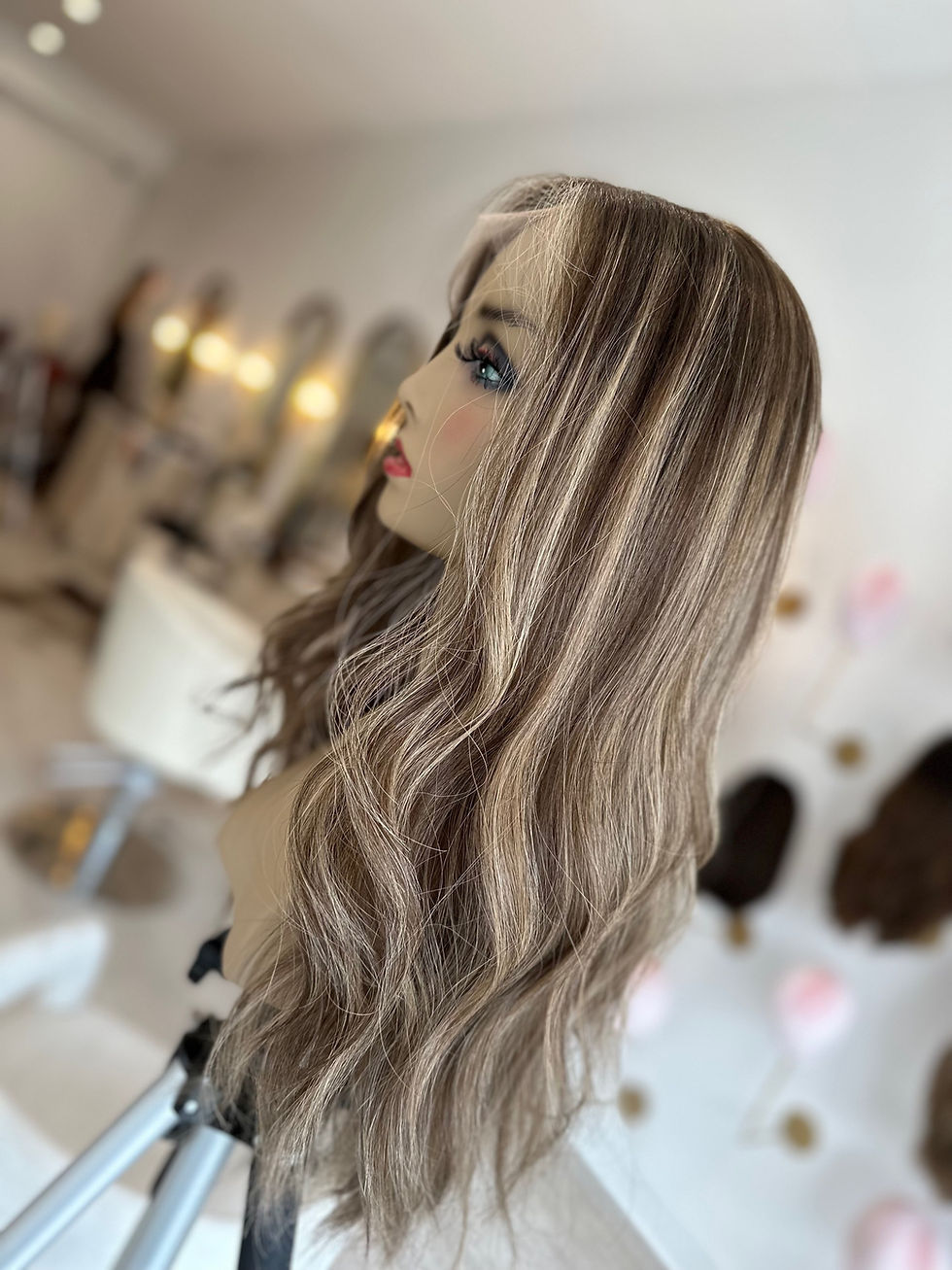 Thumbnail: LACE WIG - XS/S/M/L 24"- LIGHT LEXIE 5 ROOT (ASHY)