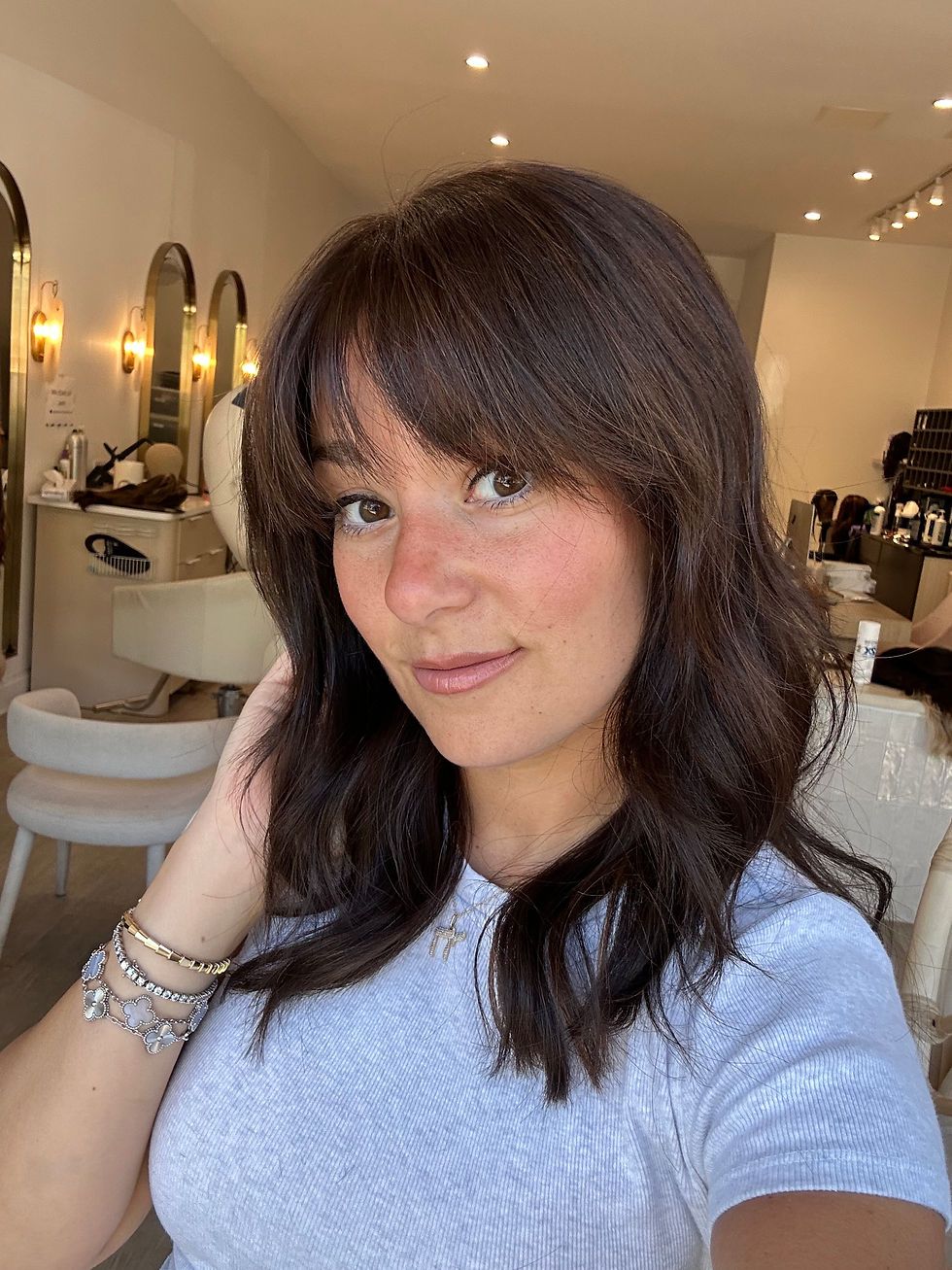 Thumbnail: LT7017: LACE WIG - XS -19" NATURAL DARK BROWN X SUBTLE CHOCOLATE X BANGS