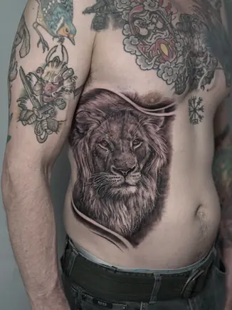 realistic-black-andgrey-tattoo-bogota-colombia-lion-richard-cuadros.webp