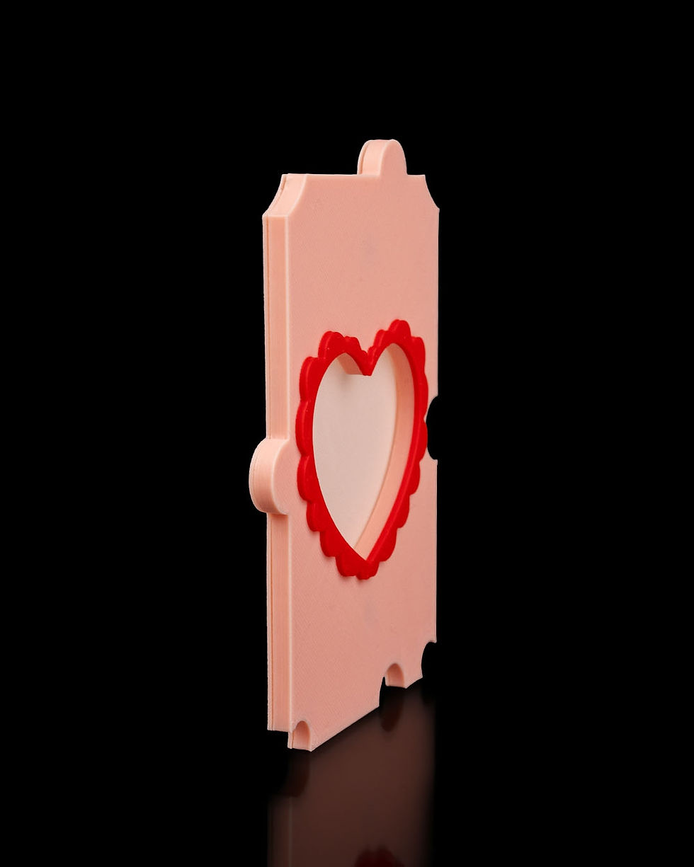 Thumbnail: Pink heart-shaped photo frame