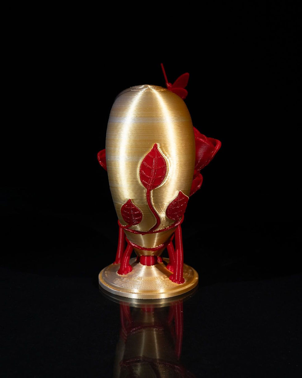 Thumbnail: Gold vase with red leaves, Olij 3d Printing