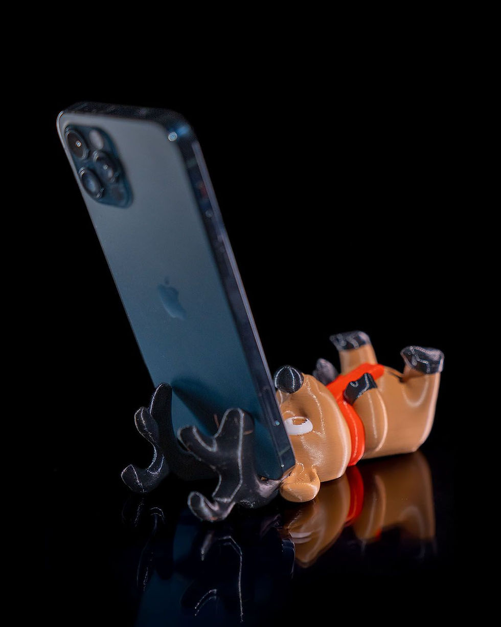 Thumbnail: Phone stand: Reindeer supporting smartphone