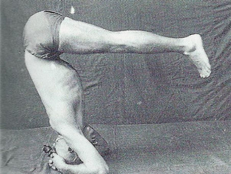 Los beneficios de las posturas invertidas