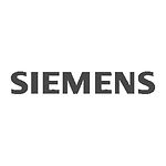Das Bild zeigt das Logo von SIEMENS in einem Grauton auf weißem Quadrat. Jonathan Sprungk hat bei SIEMENS international Change-Teams ausgebildet.