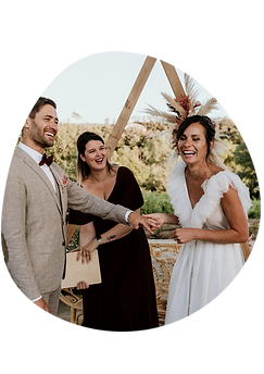 Echange des alliances lors de la cérémonie laïque de mariage en Provence