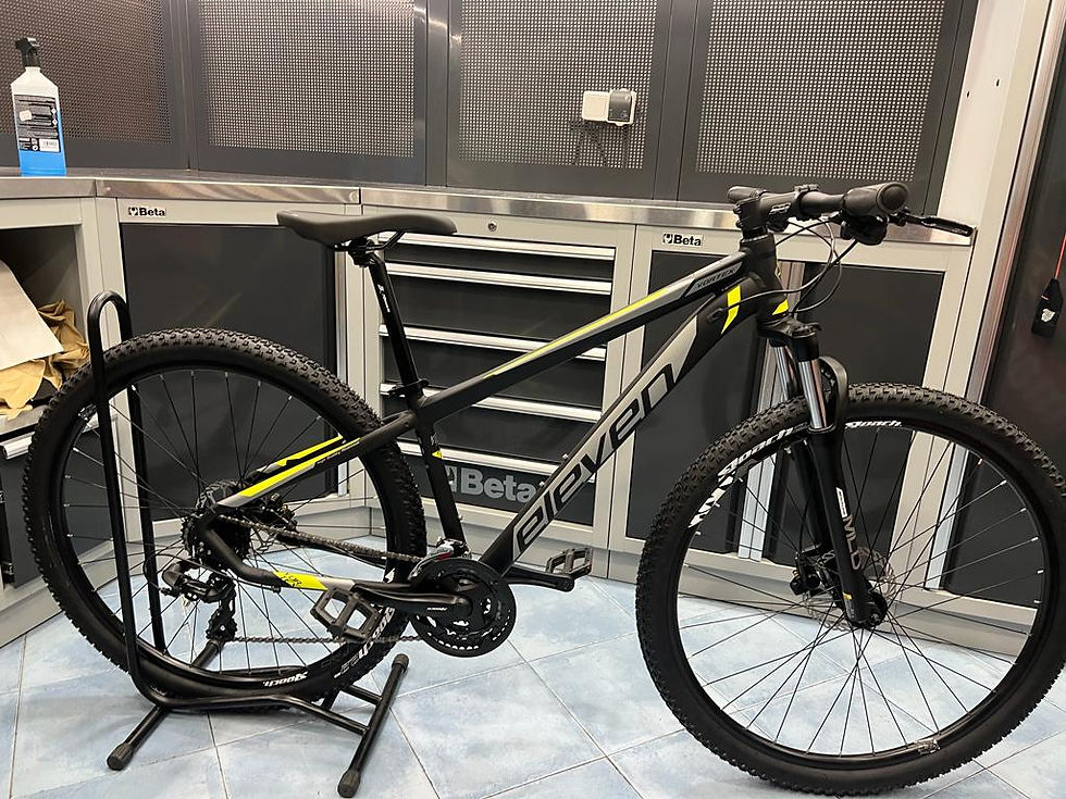 Eleven vortex 1.0 talla L 29” Negra amarilla.