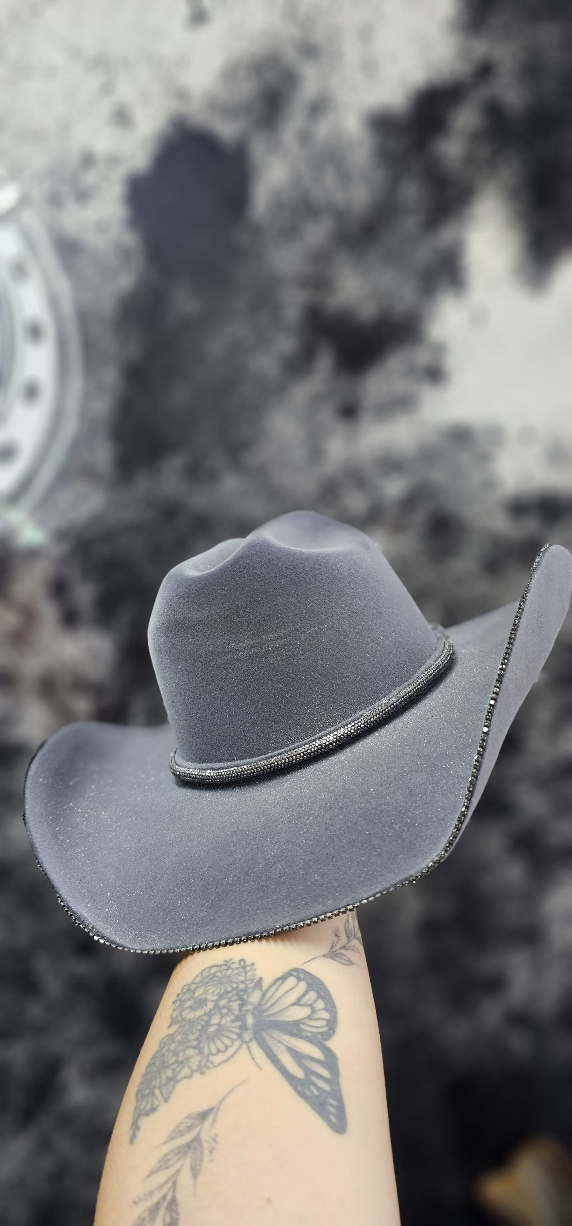 Chapéu aveludado mc allen cinza brilhoso