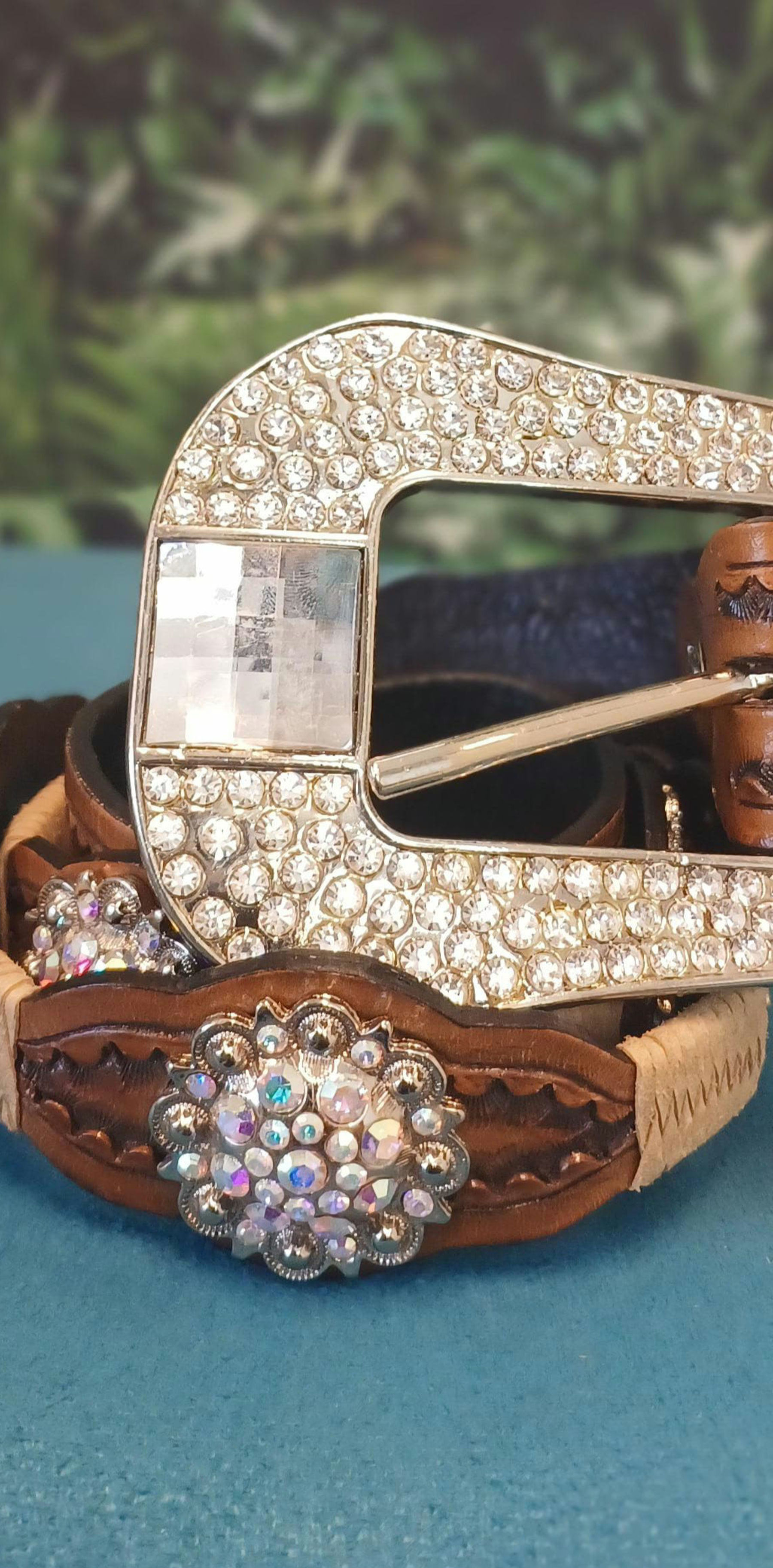 Cinto de couro pedra furta-cor 