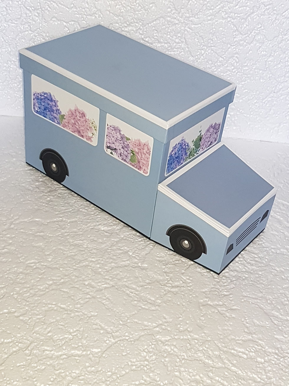 Миниатюра: Подарочная коробка в форме машины