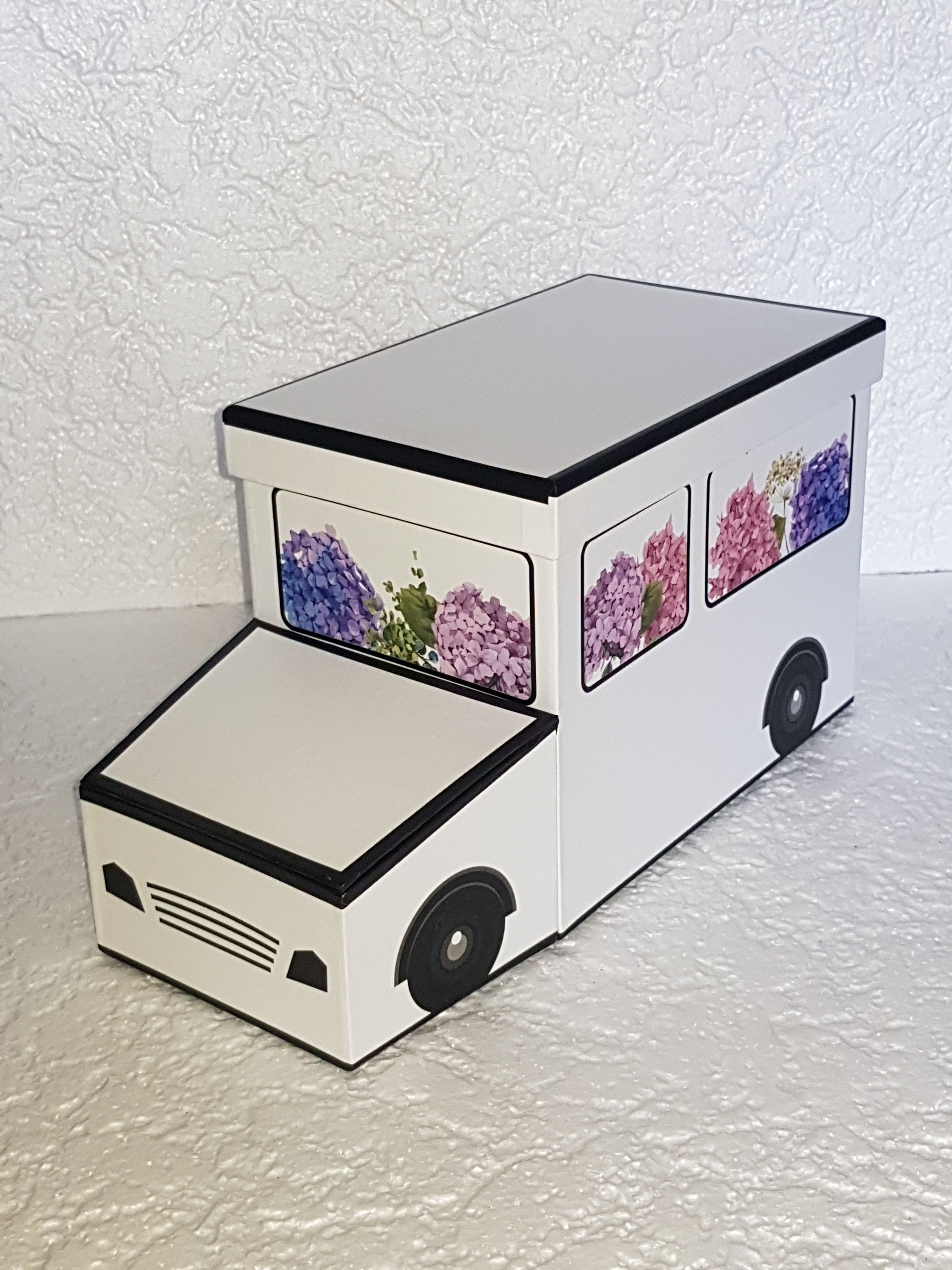 Подарочная коробка в форме машины