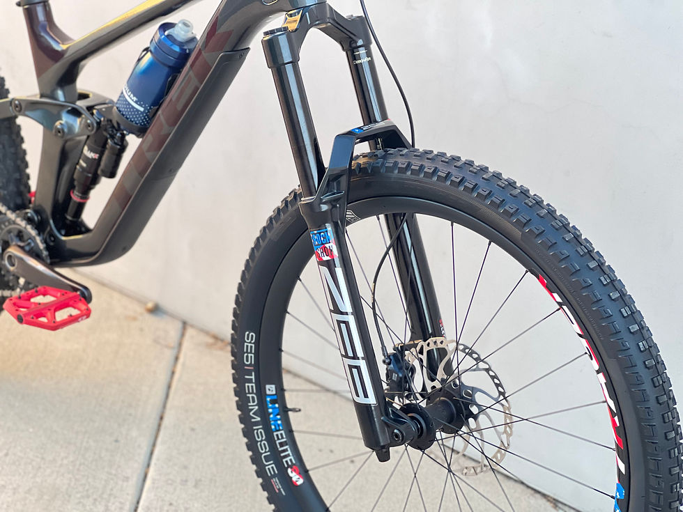 Thumbnail: TREK SLASH 9.8 CARBON Full Suspension Mountain Bike.