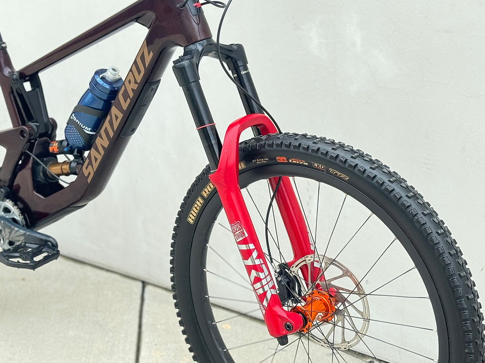SANTACRUZ NOMAD CC ‘19カーボンとCHRIS KING BB santa-cruz-nomad-6-cc-x01-axs-