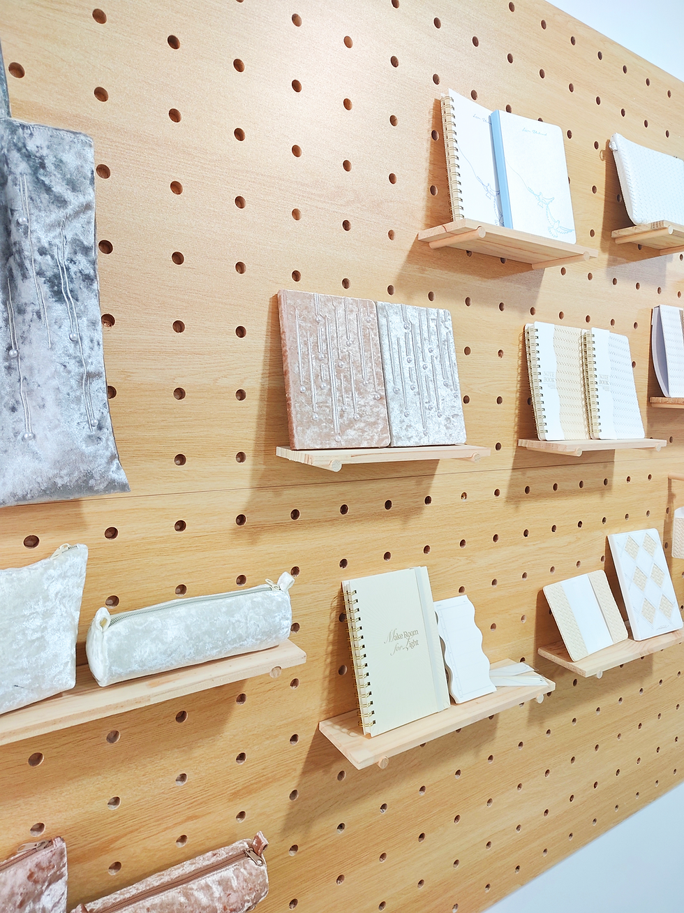 Pantone 2026: Cloud Dancer notebook and stationery collection