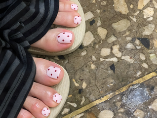 Polka Dot Nägel – Der verspielte Nageltrend der Saison