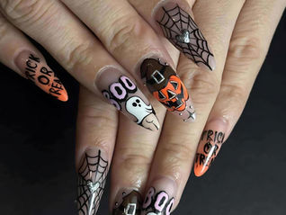 Halloween Nägel: Bringe den Spuk direkt auf deine Fingerspitzen