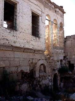 07 Casa ruinas, Ortahisar.jpg