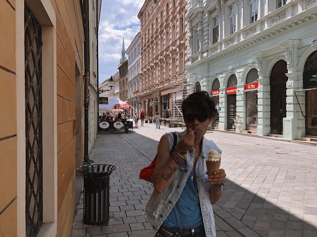 travel blogger