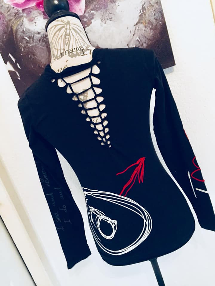 Miniature : Haut très original noir/rouge/blanc T36 Ref VF07022106