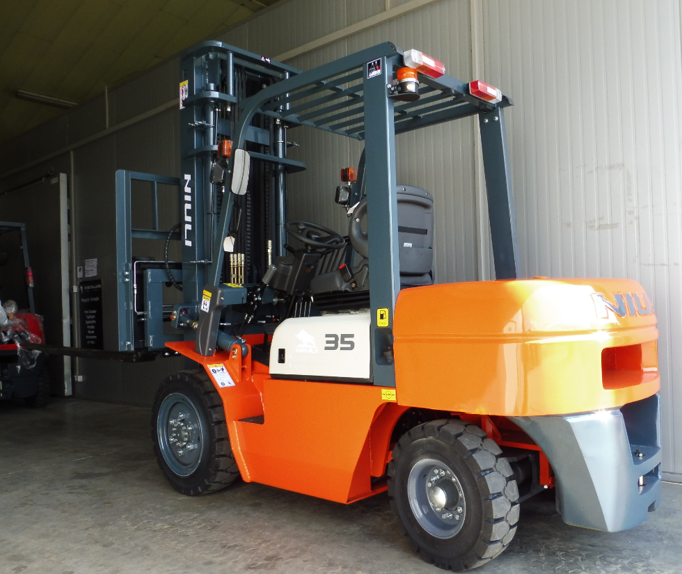 Thumbnail: Niuli K series 3.5 ton triplex mast met sideshift