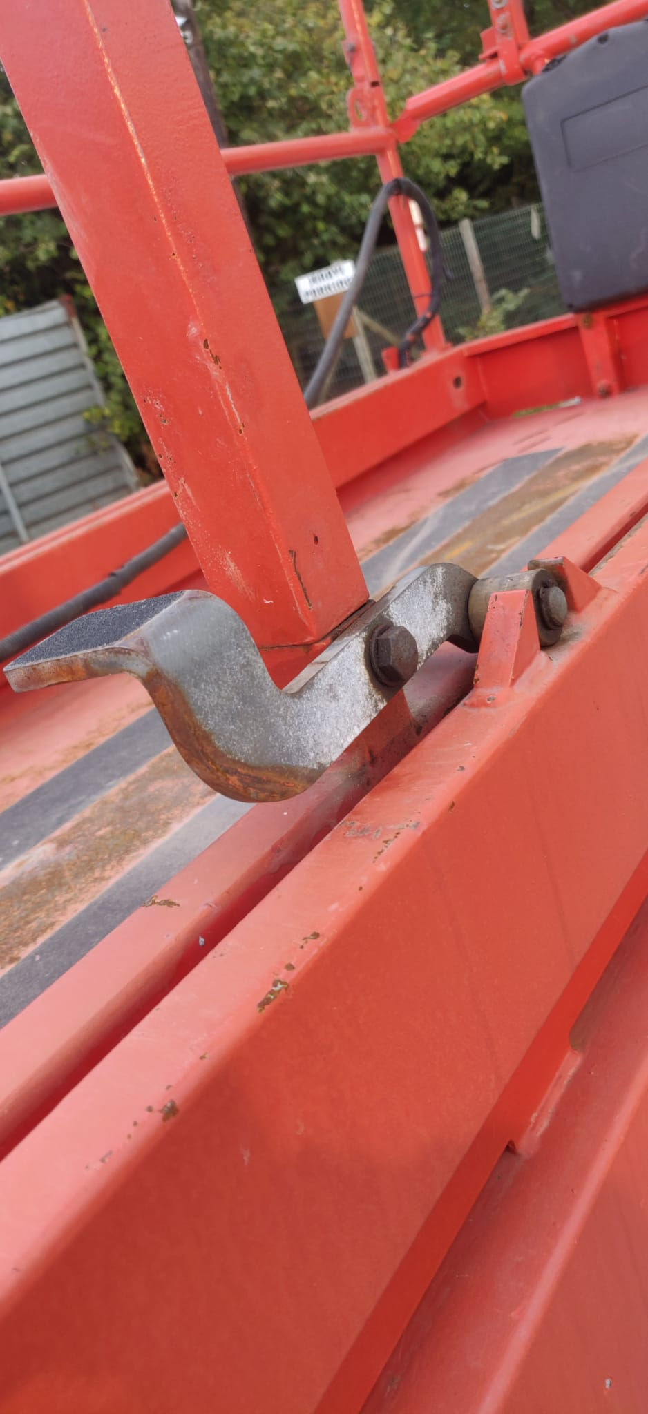 Thumbnail: SCHAARLIFT 12 METER WERKHOOGTE