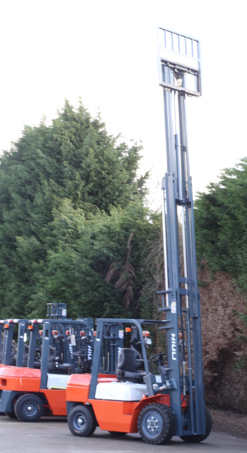 Thumbnail: Niuli K series 3 ton triplex mast met sideshift