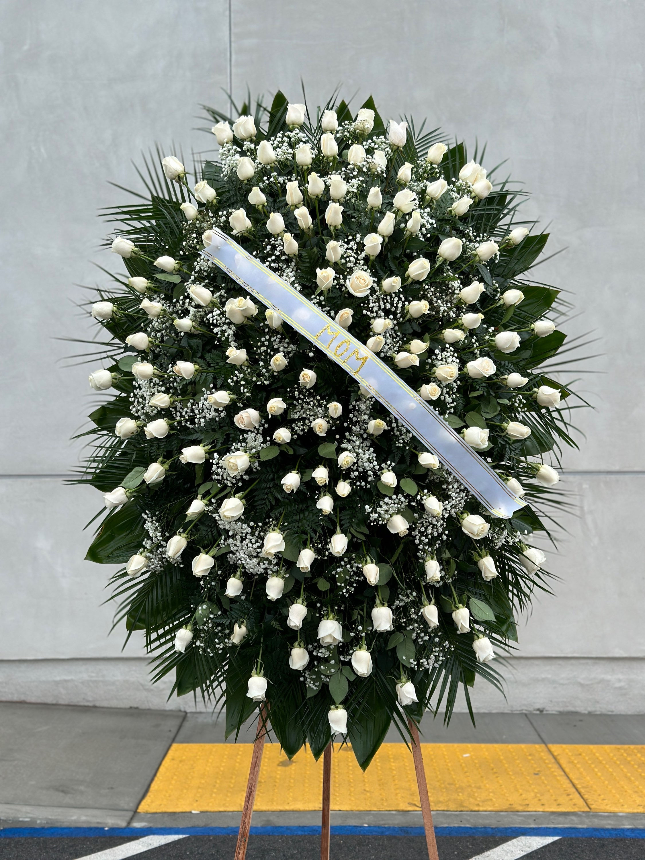 White jumbo standing spray 