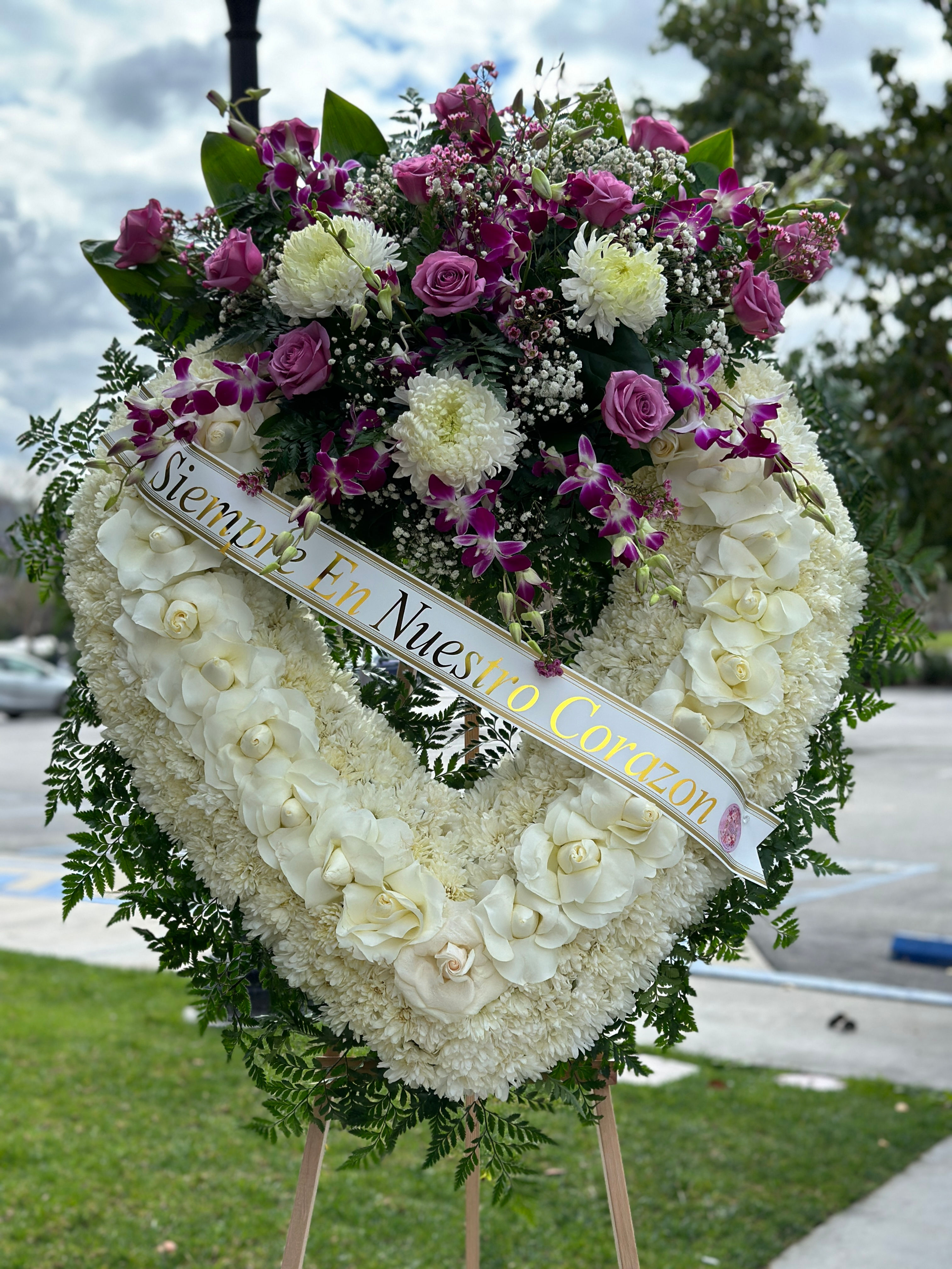 large heart white with purple mix┃Funeral Wreath