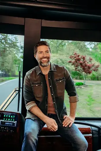 Josh Turner Will Headline At O'Neill Summerfest