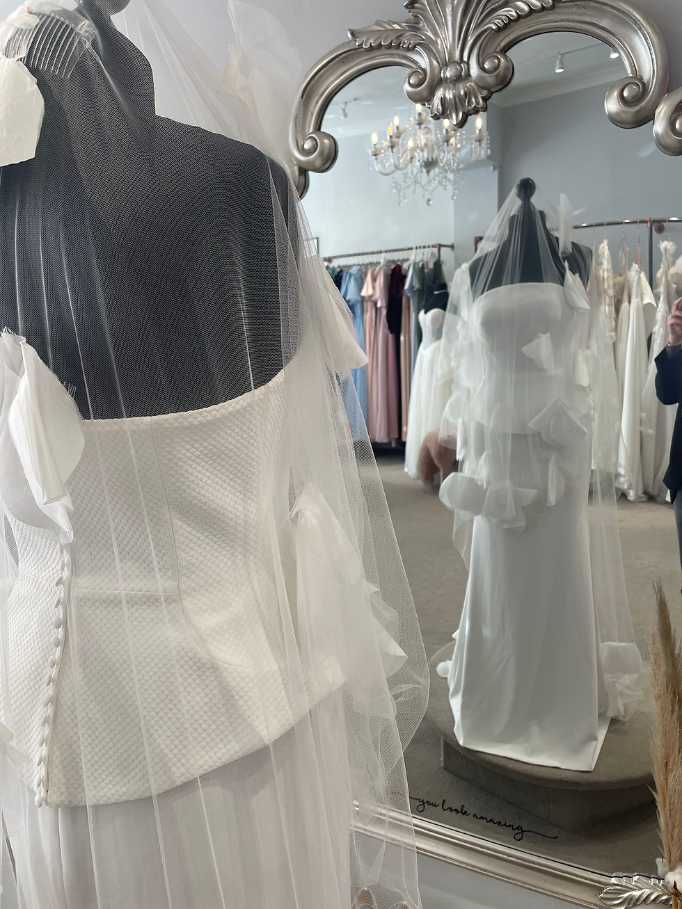 Thumbnail: Jesus Peiro Large Petal Veil